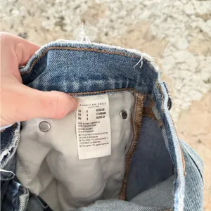 American Eagle Outfitters 90s Straight Jeans Light Wash Distressed Size 8 thumbnail 6