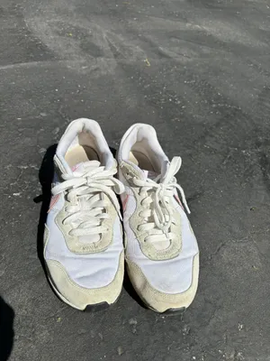 Nike Shoes Size 9.5 thumbnail 4