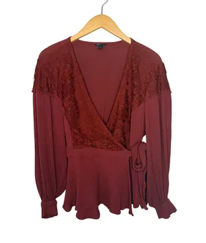 Torrid Crinkle Gauze Lace Inset Surplice Top Blouse Women’s Sz 1 1X/14-16 Red thumbnail 2