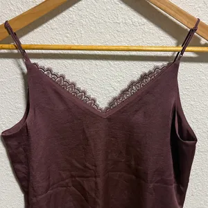 Express Womens XS Plum Purple Lace Trim V-Neck Cami Tank Top Adjustable‎ Straps thumbnail 6