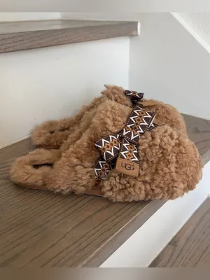 UGG Maxi Curly Sister Slide Slippers in Chestnut Brown NWOB thumbnail 3