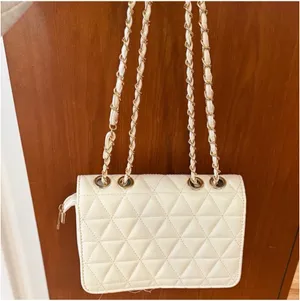 White shoulder bag thumbnail 3