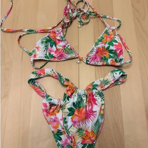 Kulani Kinis Tropical Floral Bikini thumbnail 1