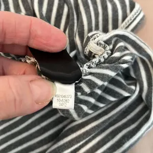 WHBM sz M grey&white stripped sleeveless rouched sides knit top EUC thumbnail 7