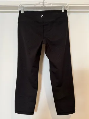 Old Navy Black Cropped Active Leggings thumbnail 6