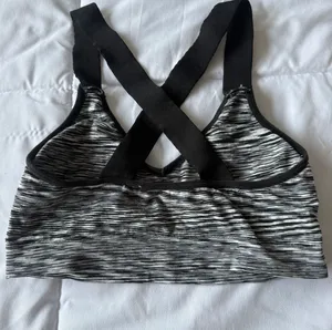 Chic Cross-Back Strappy Sports Bra | Black & White Marble Print | Size S | Athleisure Must-Have ✨ thumbnail 4