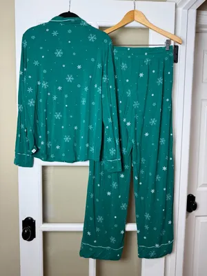 GapBody Gap Body Forever Favorite Green Snowflake Soft Pajama PJ's Size Medium thumbnail 5