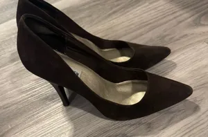 Steve Madden Size 8.5 Brown Suede Leather 4 Pointed Toe Heels thumbnail 1