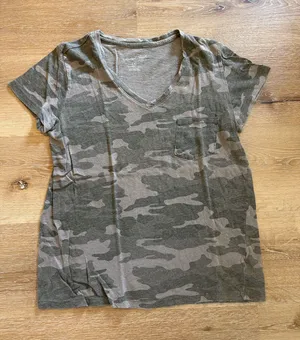 Universal Threads Camo V Neck Pocket Short Sleeve Tee thumbnail 1