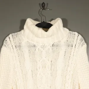 NWOT Lauren Ralph Lauren White Turtleneck Size Medium thumbnail 2