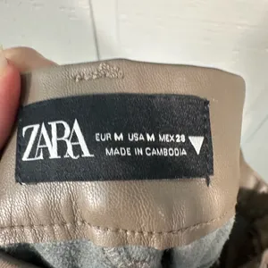 Zara Women’s Tan Skinny Faux Leather Pants Size Medium NWOT thumbnail 9