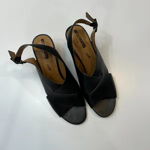 Clarks deva janie black leather Heeled sandals size 11 thumbnail 2