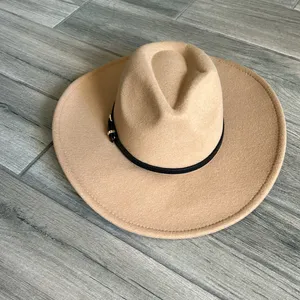 Felt tan hat thumbnail 2