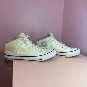 Chuck Taylor All Star Malden Street Lace-Up Sneakers Women's 9 thumbnail 3