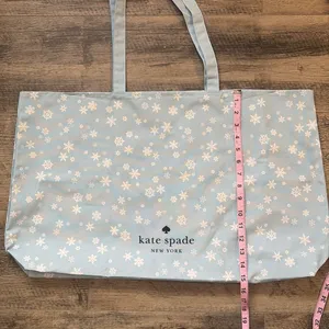 KATE SPADE XL Snowflake Carryall Tote Bag ♠️❄️ thumbnail 2