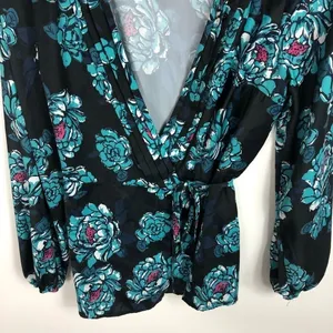 ModCloth wrap‎ top thumbnail 4