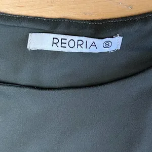 REORIA DOuble Layer Smoothing High Neck Crop Top Size Small Olive Green thumbnail 3