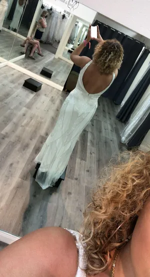 Boutique wedding dress thumbnail 2