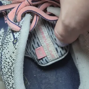 Brooks Women’s Athletic Shoes in Pink and Gray 9.5 thumbnail 10