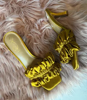 Sam Edelman Kady Ruffle Sandals Heels Gold Size 6,5 thumbnail 1