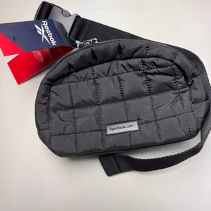 Reebok Trendy Fashionable Lightweight Black Fanny Pack Case Sz 1.6 L NWT thumbnail 4