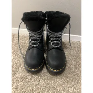 Dr. Martens 1460 Serena Collar Faux Fur Lined Lace Up Combat Boots 7 NWOT thumbnail 5