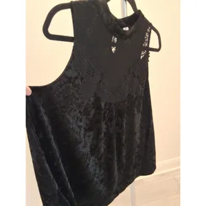 No Boundries Size XL Blace Lace And Velvet Sleeveless High Neck Top thumbnail 8