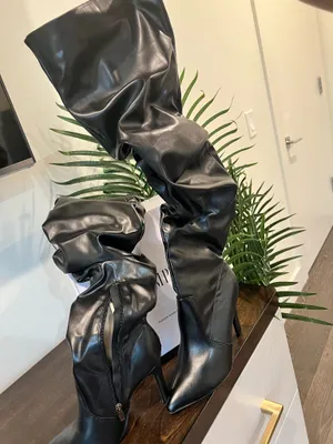 Women’s Black Over-the-Knee Slouchy Leather Boots thumbnail 2