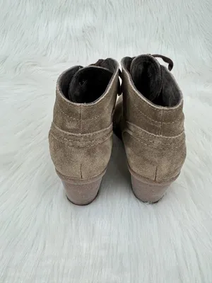 NWOT Clarks Artisan Carleta Lyon Suede Ankle Bootie Boots 7.5W Taupe Block Heel thumbnail 5