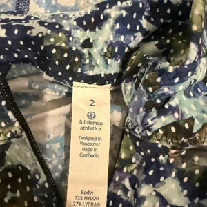 Lululemon Women Runbeam Pull-over Lightweight Hoodie thumbnail 2