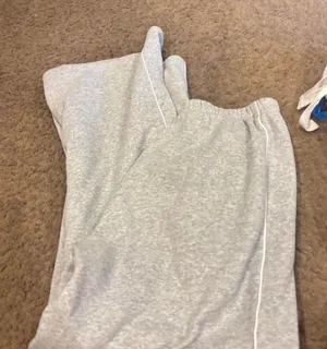Edikted Grey Sweatpants Size M thumbnail 1