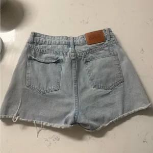 Princess Polly Leonie Lightwash Denim Shorts size 6 thumbnail 9