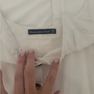 Abercrombie Linen White Button-Down Top thumbnail 2