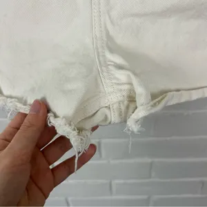 Levi’s Cream 70s High Slim Straight Cutoff Denim Shorts Size 27 thumbnail 7
