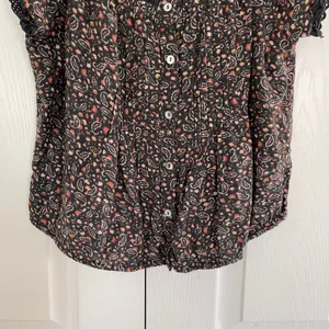 Lucky Brand Printed Button Front Peasant Top in Raven Multi thumbnail 6