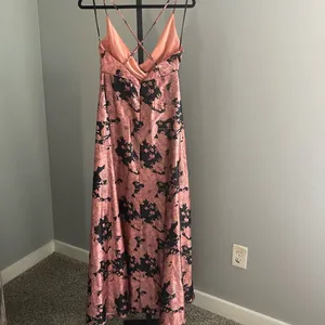 Lulus Tea Gardens Rusty Rose Floral Print Satin Maxi Dress Size Small thumbnail 3