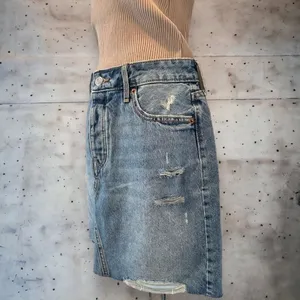 Old Navy Denim Mini Skirt Light Wash‎ Distressed Raw Hem Button Fly Size 6 thumbnail 3