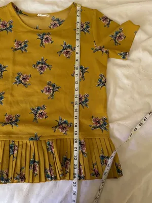 EUC Yellow Floral Short Sleeve blouse with Pleated Hem | Les Amis Women’s M thumbnail 6