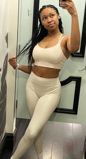 Forever 21 Seamless Active Sports Bra And High Rise Leggings Set thumbnail 4