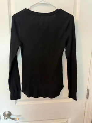 Old Navy Black Ribbed Long-Sleeve Crew Top, Sz M thumbnail 3