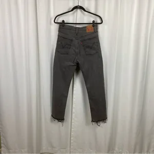 Levi’s Gray Wash Raw Hem Wedgie Straight Jeans Sz.29 thumbnail 7