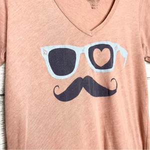 Volcom Dusty Rose Mustache Sunglasses Love Graphic V Neck T-Shirt Size Medium thumbnail 2
