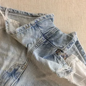 American Eagle Mom Short‎ Light Wash Distressed Rainbow Sunshine Denim Size 2 thumbnail 10