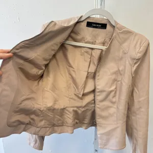 Zara Basic Nude Beige Faux Leather Collarless Zip Up‎ Jacket 3046/031/644 Sm thumbnail 3