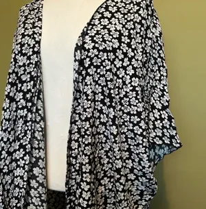 Brandy Melville Floral Kimono thumbnail 2