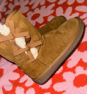 Girls Ugg boots thumbnail 1