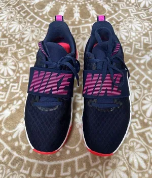 Nike Renew in season Tr9 training Navy and Pink Women's Athletic Sneakers thumbnail 1