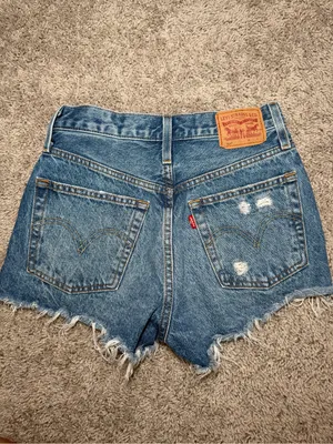 Levi’s 501 Original Fit High-Rise Women’s Shorts thumbnail 2