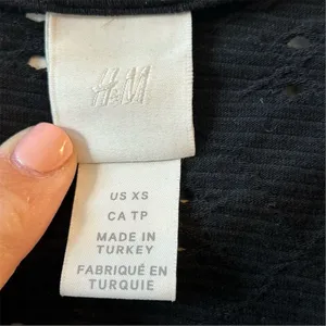 H&M Women's XS Black Puff Sleeve Blouse‎ thumbnail 5