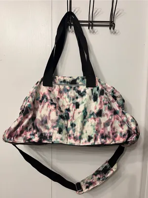 Abstract Tie Dye Medium Duffle Gym Tote Travel Bag School Weekender EUC thumbnail 2